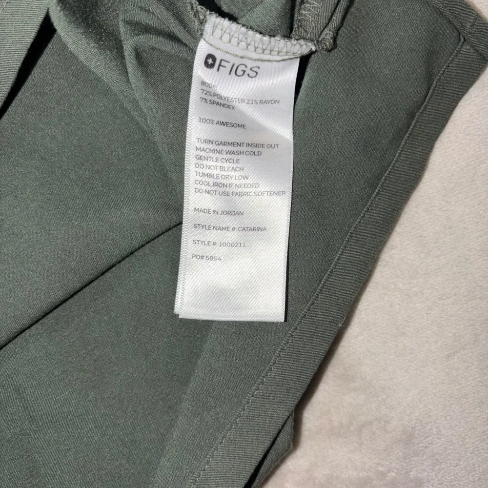 FIGS Catarina One Pocket Scrub Top Olive Green V-Neck 1000211 Womens Medium